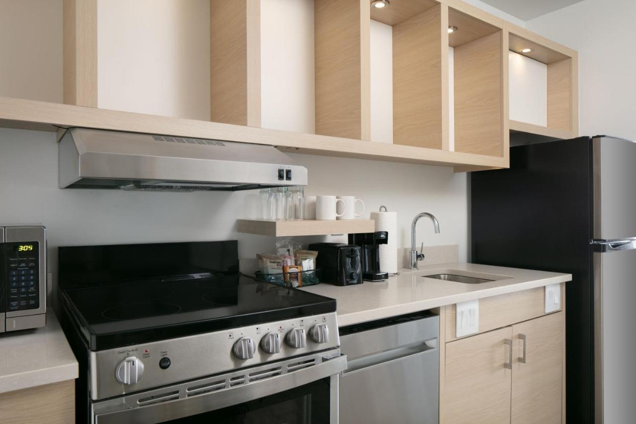 Towneplace Suites By Marriott Oconomowoc Extérieur photo