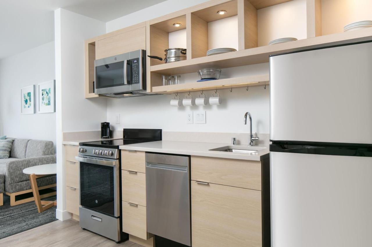 Towneplace Suites By Marriott Oconomowoc Extérieur photo