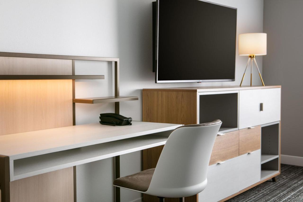 Towneplace Suites By Marriott Oconomowoc Extérieur photo