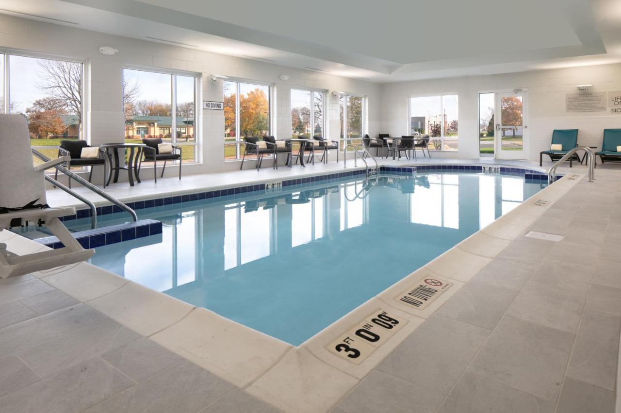 Towneplace Suites By Marriott Oconomowoc Extérieur photo