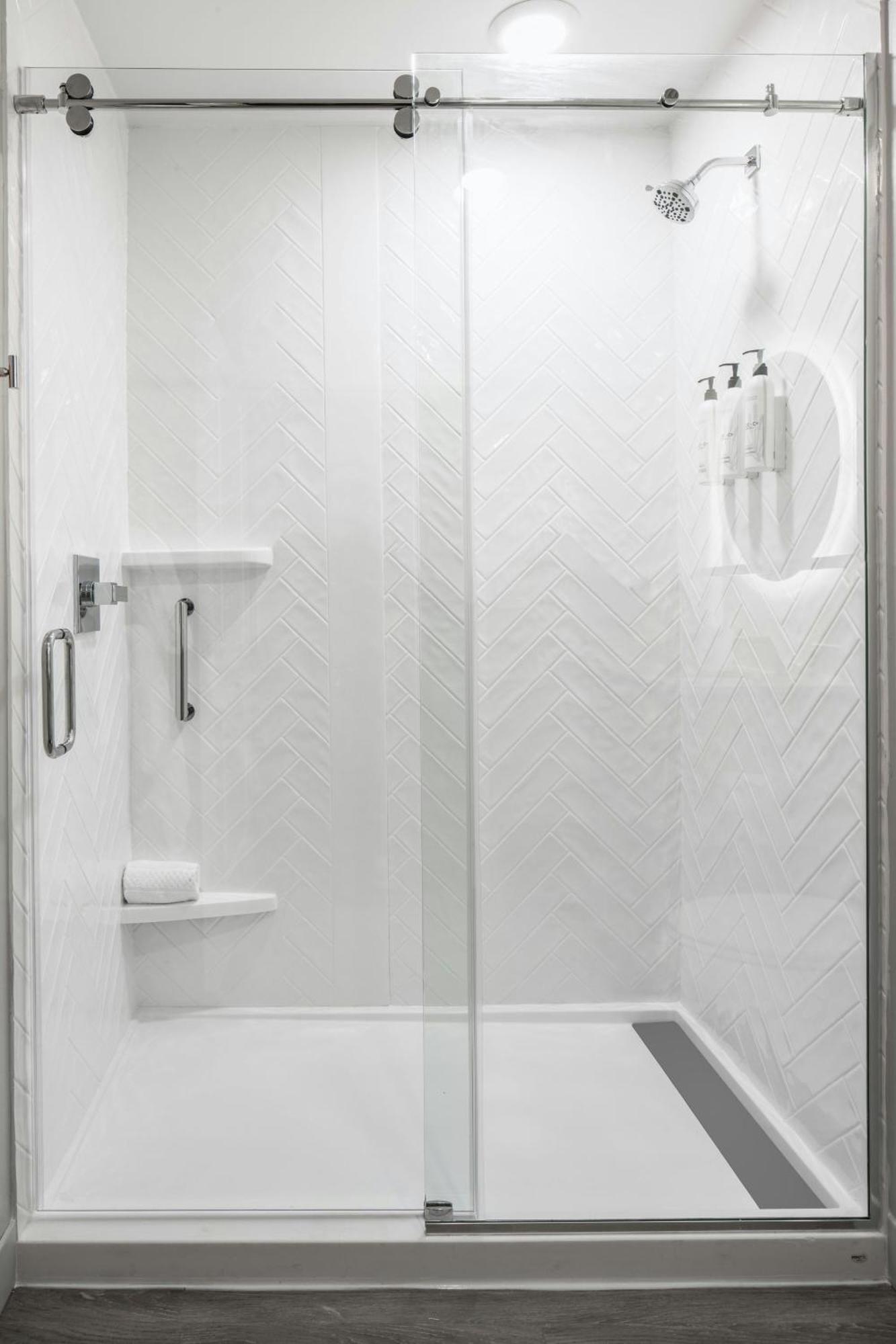 Towneplace Suites By Marriott Oconomowoc Extérieur photo